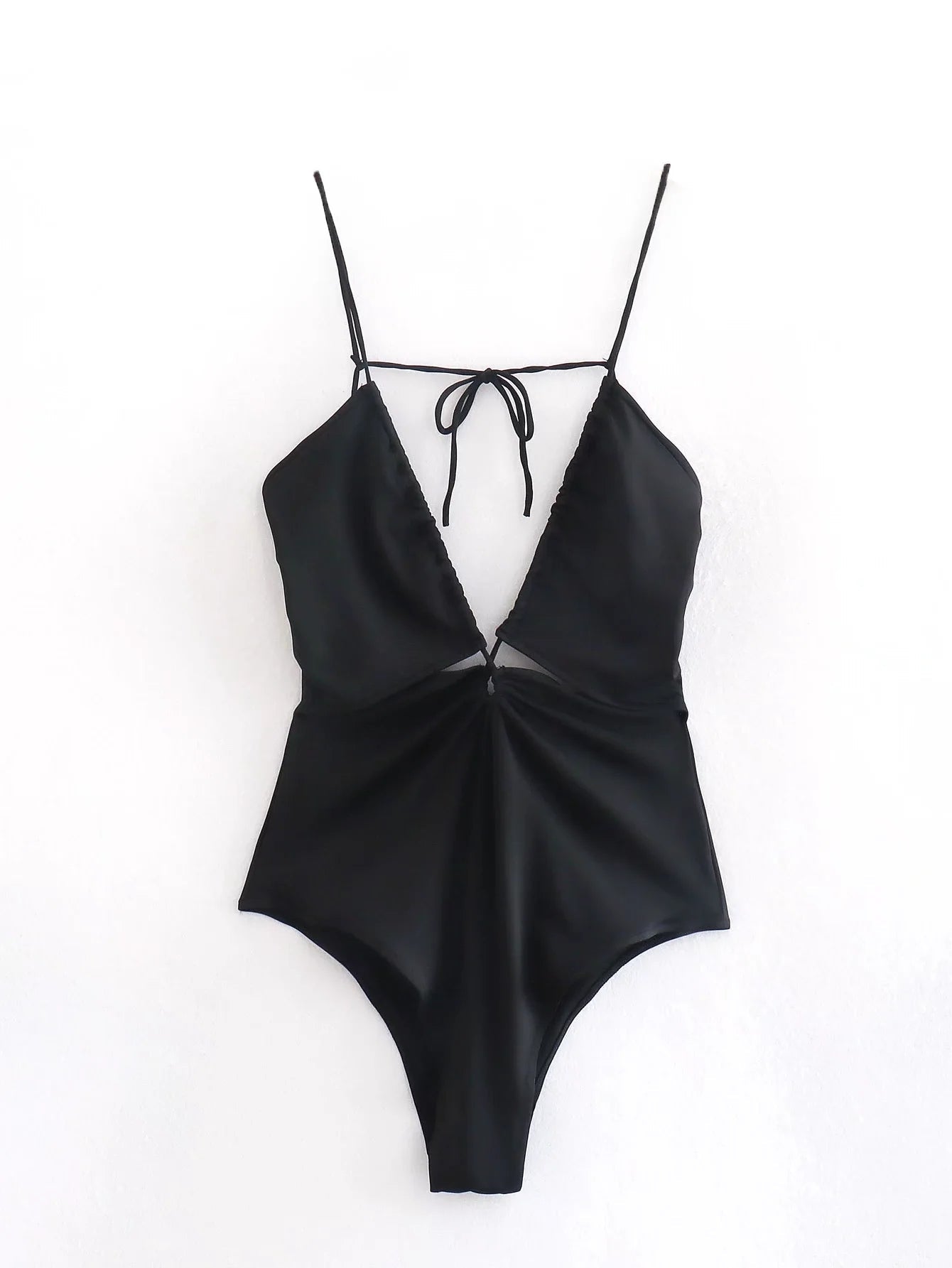 Modefest- Sexy schwarzer Bodysuit mit tiefem V-Ausschnitt, Neckholder, einteiliger, figurbetonter, dünner, ärmelloser Bodysuit