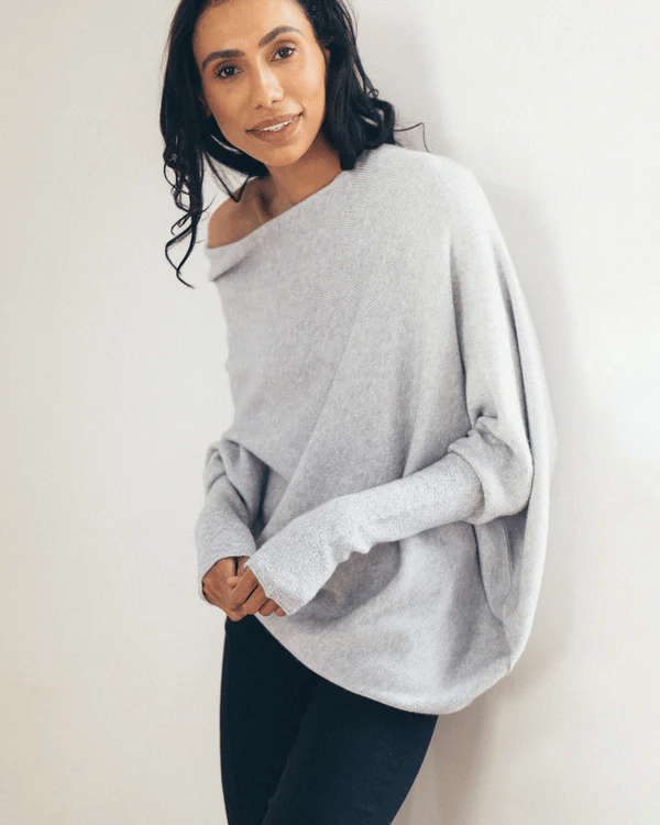 Modefest- Asymmetrisch drapierter Pullover