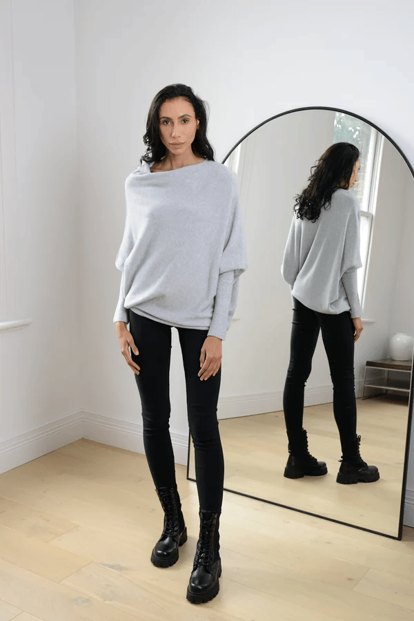 Modefest- Asymmetrisch drapierter Pullover