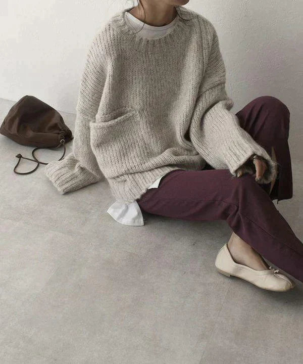 Modefest- Übergroßer Pullover mit elfenbeinfarbener Tasche vorne