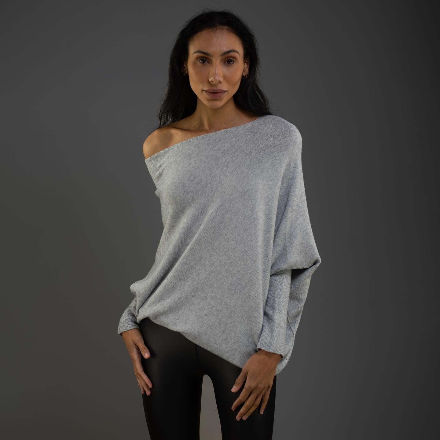 Modefest- Asymmetrisch drapierter Pullover