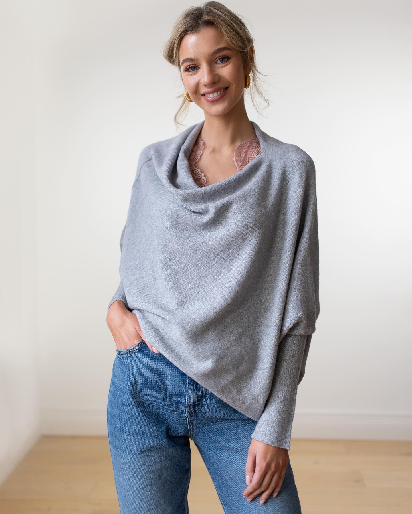 Modefest- Asymmetrisch drapierter Pullover